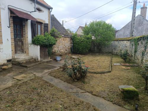 Remise en état de jardin,  après une forte pousse de la végétation !